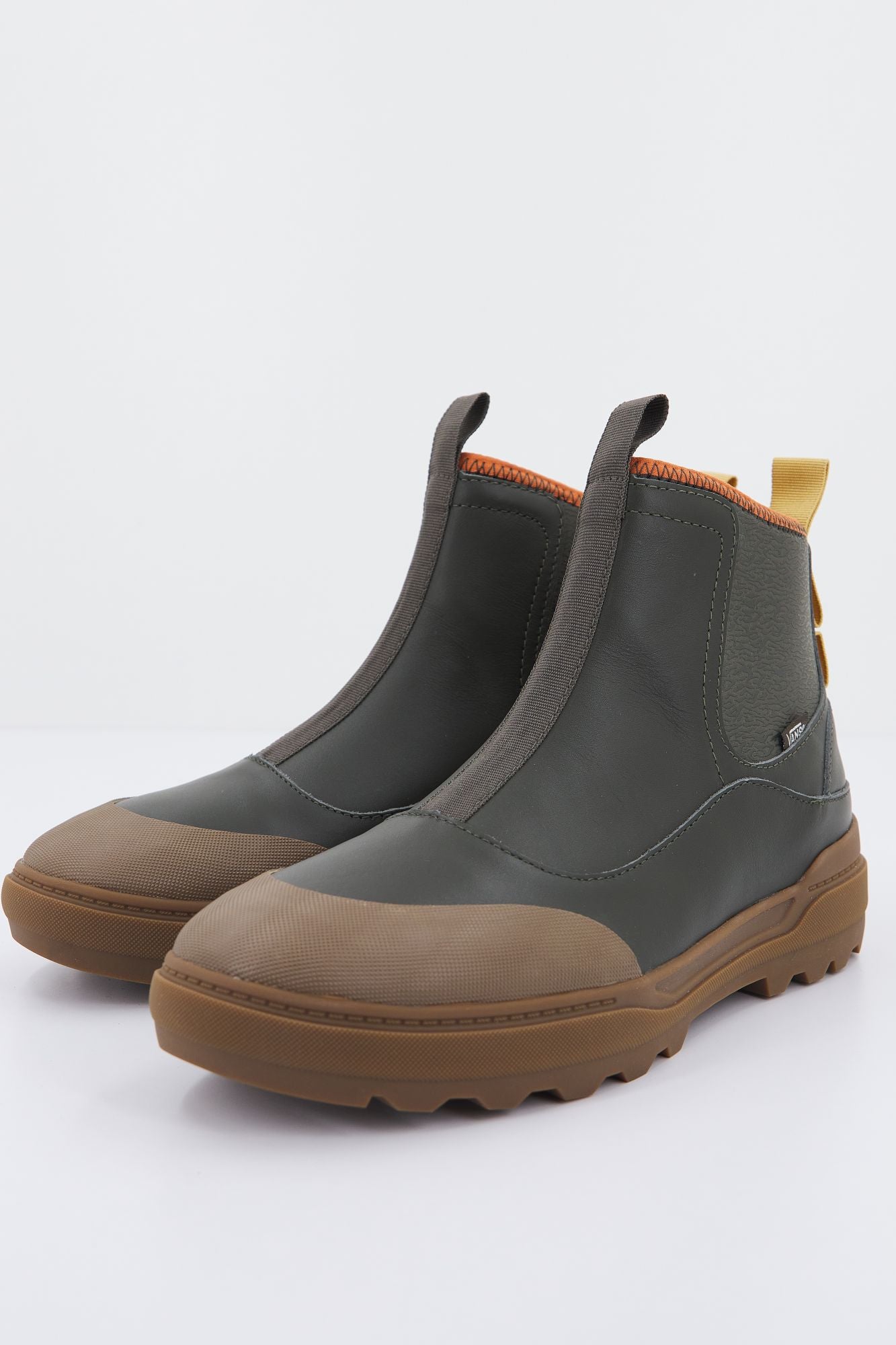 VANS UA COLFAX BOOT en color VERDE (1)