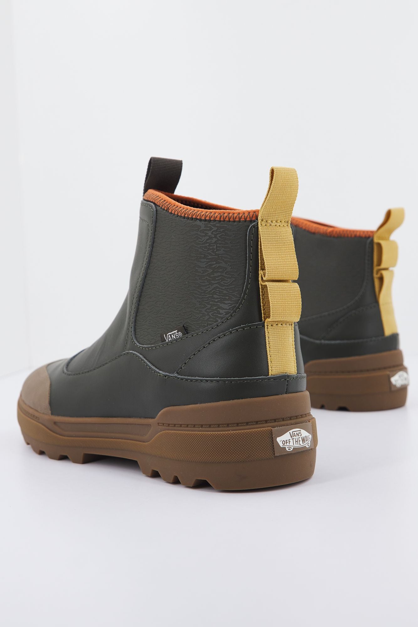 VANS UA COLFAX BOOT en color VERDE (3)