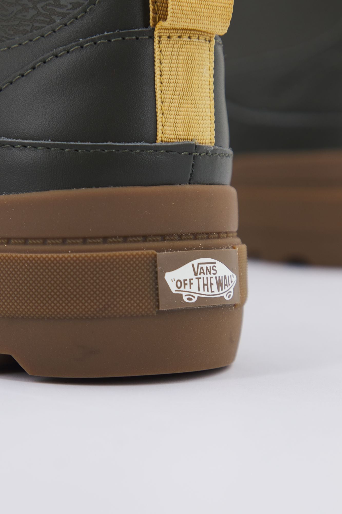 VANS UA COLFAX BOOT en color VERDE (4)