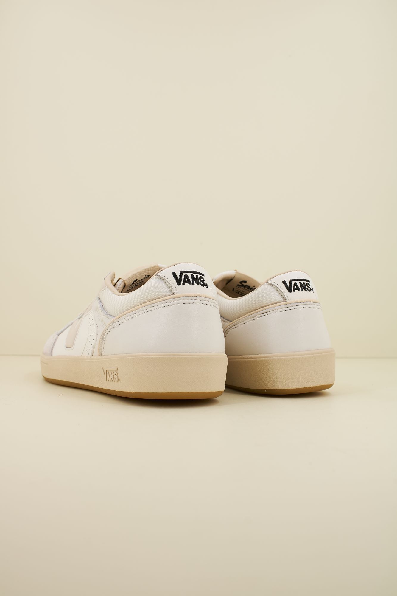 VANS LOWLAND CC JMP R VINTA en color BEIS (3)