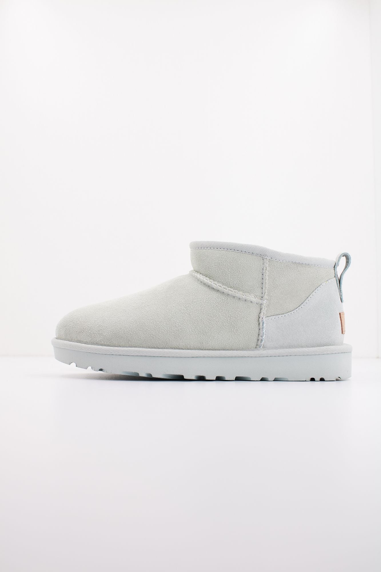 UGG W CLASSIC ULTRA MINI en color GRIS (1)
