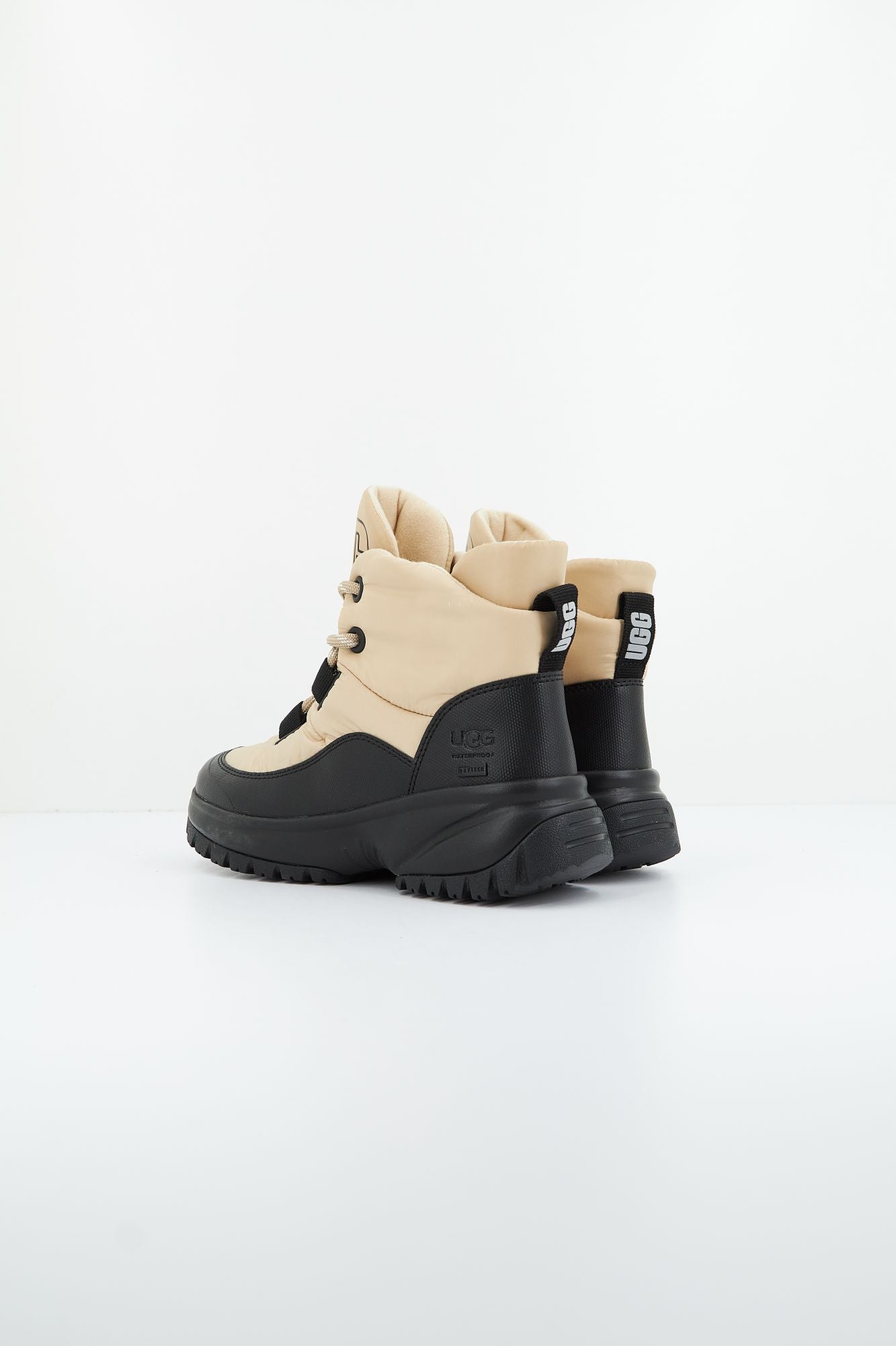 UGG W YOSE PUFFER LACE en color MARRON (3)