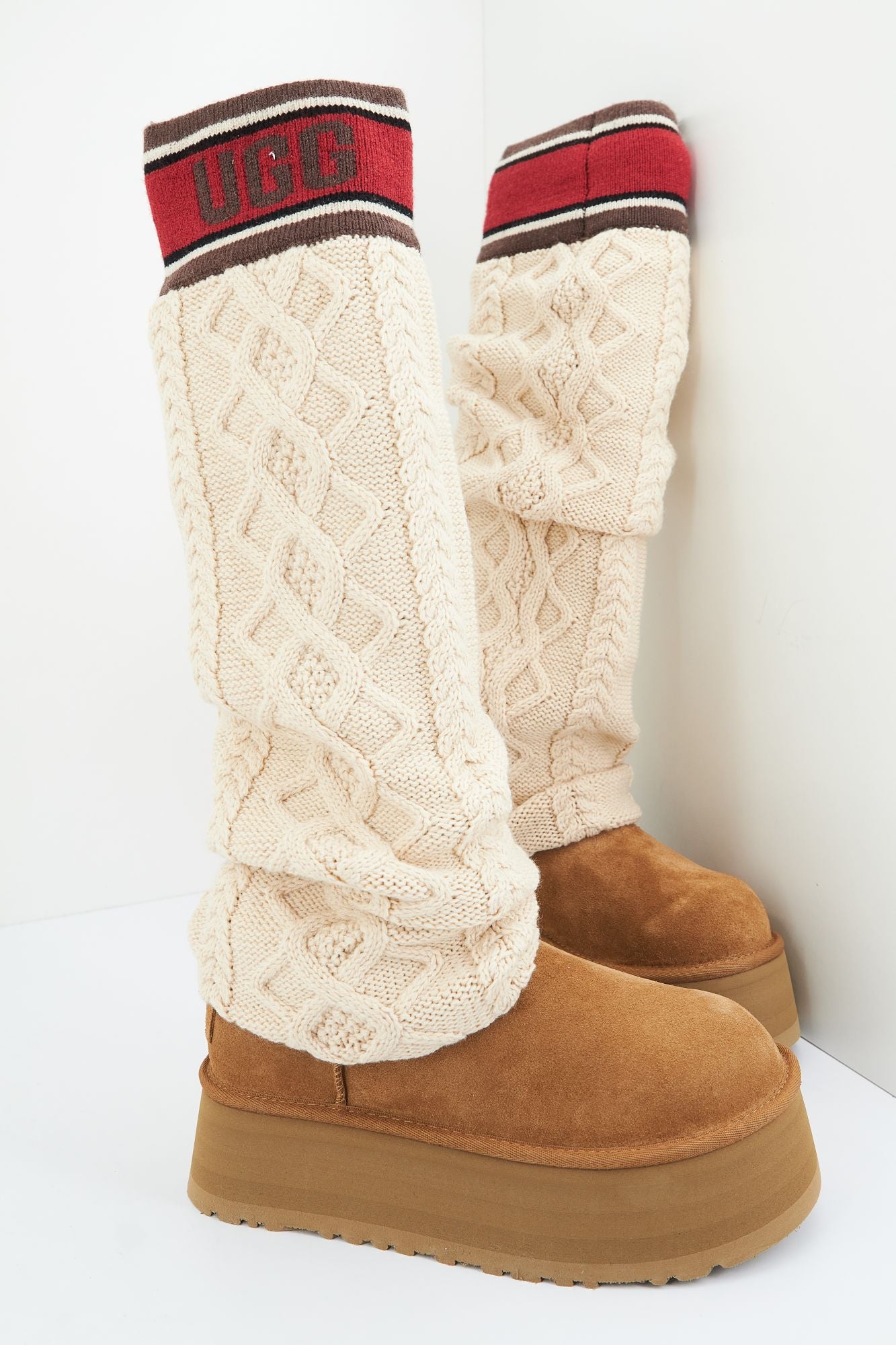 UGG W CLASSIC SWEATER LETTER T en color MARRON CLARO (2)